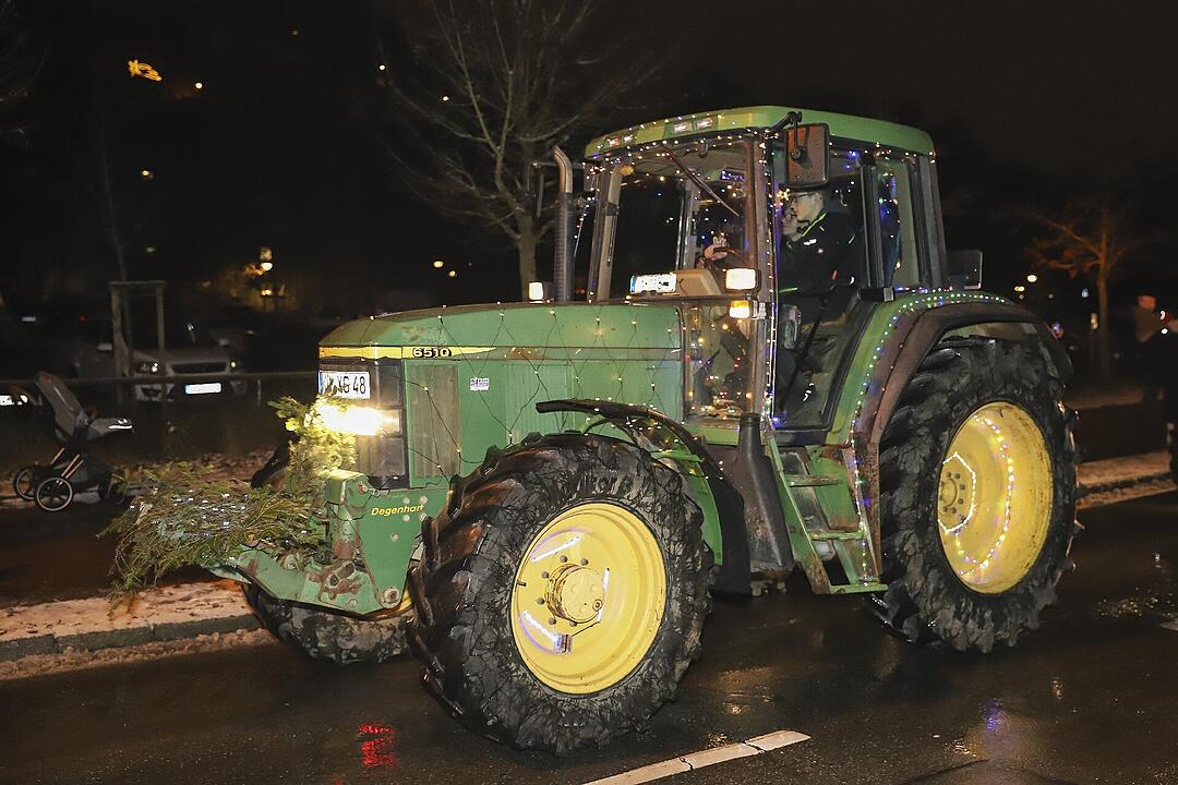 In Kulmbach durfte die beliebte Lichterfahrt der Traktoren stattfinden.