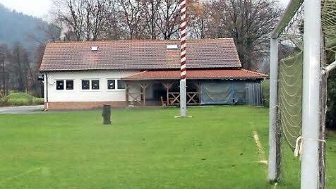 Das Sportheim des DJK/SV Zeyern-Roßlach. Der Vereinsvorsitzende steht am 2. Juli vor Gericht. Foto: Archiv