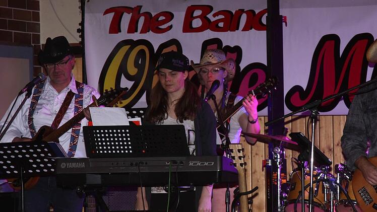 Seit zehn Jahren dabei: Die Band "Oldie Mix."  Foto: Karl Klaschka