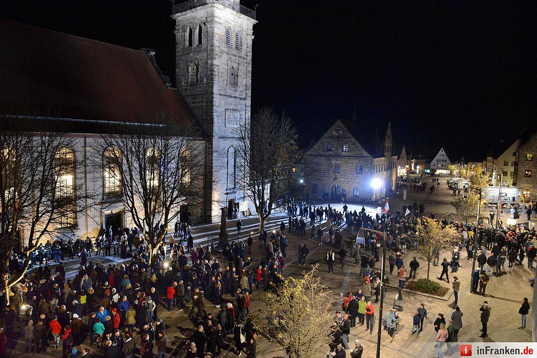 Hunderte demonstrieren in Altdorf gegen Islamfeindlichkeit