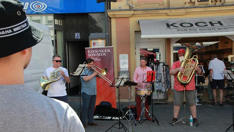 Impression vom Flashmob in Bad Kissingen. Foto: Johannes Schlereth