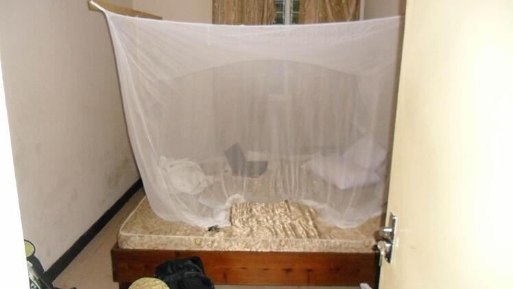 Das war mein Schlafzimmer mit einem Bett und einem Sessel. Einen Kleiderschrank gab es leider nicht. Foto: Theresa Schmidt