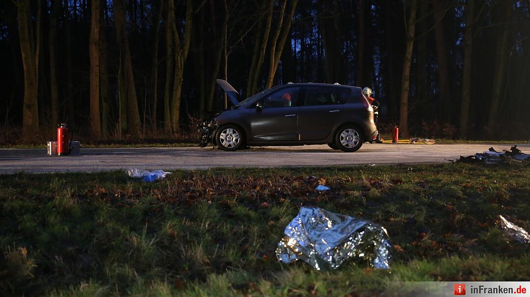Zwei Schwerverletzte bei Frontalzusammenstoß auf der B14
