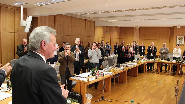 Landrat Oswald Marr erhielt Standing Ovations.  Foto: Friedwald Schedel