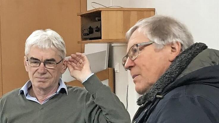 Wolfgang Seitz (links) und Günther Doliwa sehen Chancen der Erneuerung in "ihrer" Kirche.  Foto: Michael Busch
