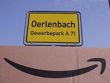 Der Versandhändler Amazon lässt im Gewerbepark an der A 71 ein Verteilzentrum errichten.Benedikt Borst