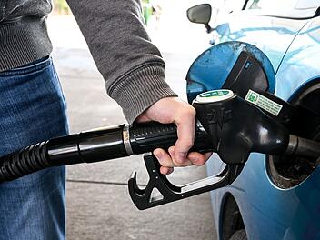 Preise für Benzin und Diesel stagnieren: So kann man beim Tanken trotz extremer Spritpreise Geld sparen