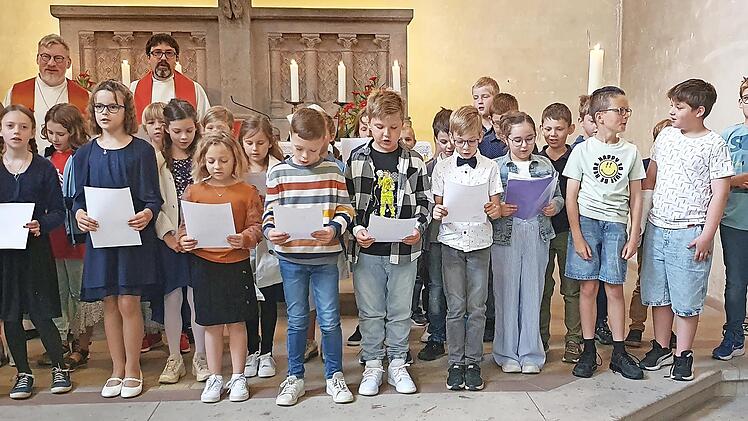 Die Konfi3-Kinder bekamen in Lichtenfels ihre Urkunden &uuml;berreicht.