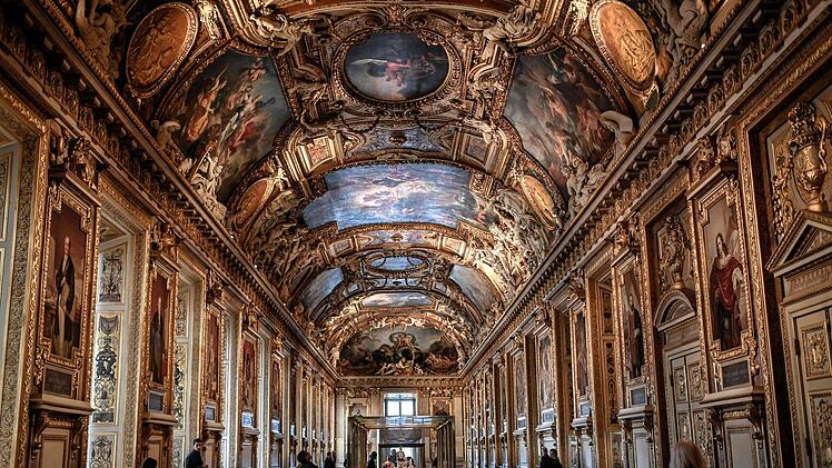 Raubüberfall auf Louvre in Paris