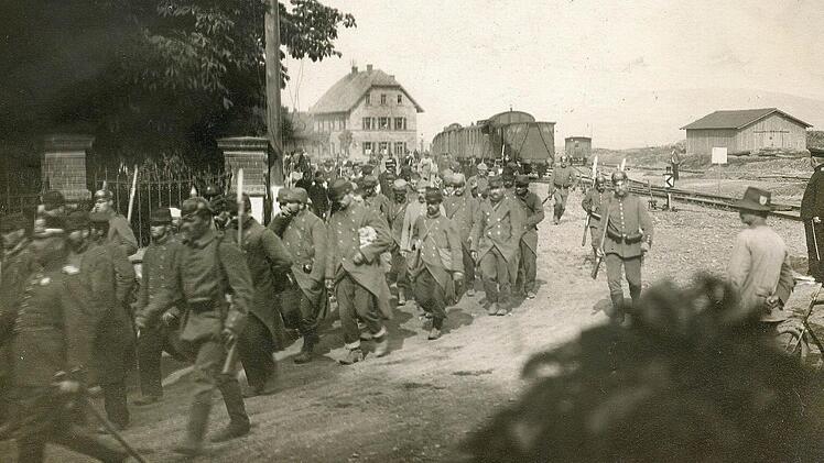 Der erste Zug mit französischen Kriegsgefangenen kommt 1914 in Hammelburg an. Foto: Oskar Hepperlin/Archiv: Helmut Leidner