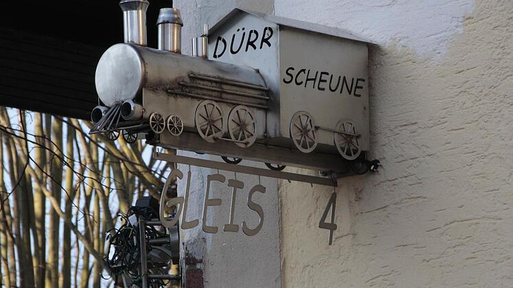 Das "Gleis 4" schließt. Foto: Josef Hofbauer