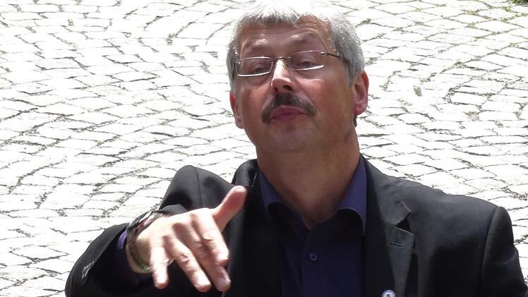 Unter der Leitung von Sigurd Knopp sang der SMS-Chor Ludwigsstadt das Luther-Oratorium von Siegfried Fietz auf der Veste. Foto: Jochen Berger