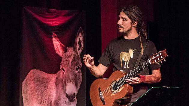 "El mago masin" und Eselsdame Fiorentina gastierten im Coburger Domino.Jochen Berger