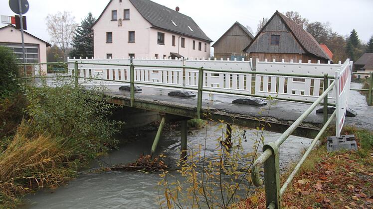 Massive Beschwerden gab es in der Bürgerversammlung von  Irene Heiß über die Sperrung der Brücke in der Wehrstraße und die damit verbundenen Umwege.Sonja Adam