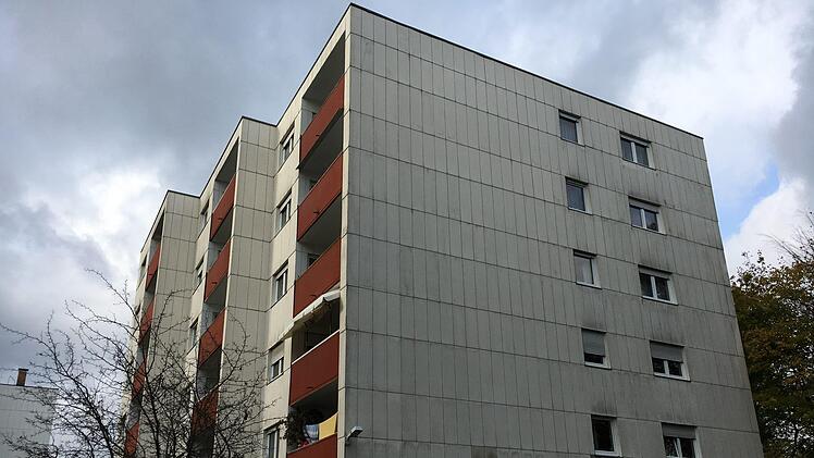 In diesem Mehrfamilienhaus im Memmelsdorfer Gemeindeteil Lichteneiche wurde Anfang des Jahres ein Brand gelegt. Nun beginnt der Prozess gegen die mutmaßliche Brandstifterin. Foto: Anette Schreiber