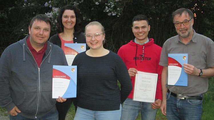 Dank für langjähriges Musizieren und für besondere Leistungen in der Stadtkapelle erhielten (von links) Jürgen Kunkel, Tanja Kunstmann, Kathrin Simon, Johannes Kunder und Rainer Oberste-Dommes.