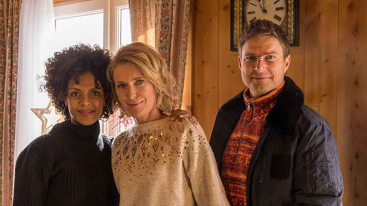 Dreieck mit Sprengstoff-Potenzial? Nicole (Dennenesch Zoud&eacute;, links) und Andrea (Maria Furtw&auml;ngler) sind ein Paar. Trotz vorger&uuml;cktem Alter w&uuml;rden sie gern noch ein Baby bekommen. Dabei soll Horst (Leo Reisinger) als Samenspender dienen - was diesem ein bisschen zu wenig ist.