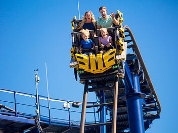 Das gro&szlig;e Rennen: Achterbahn im Legoland G&uuml;nzburg