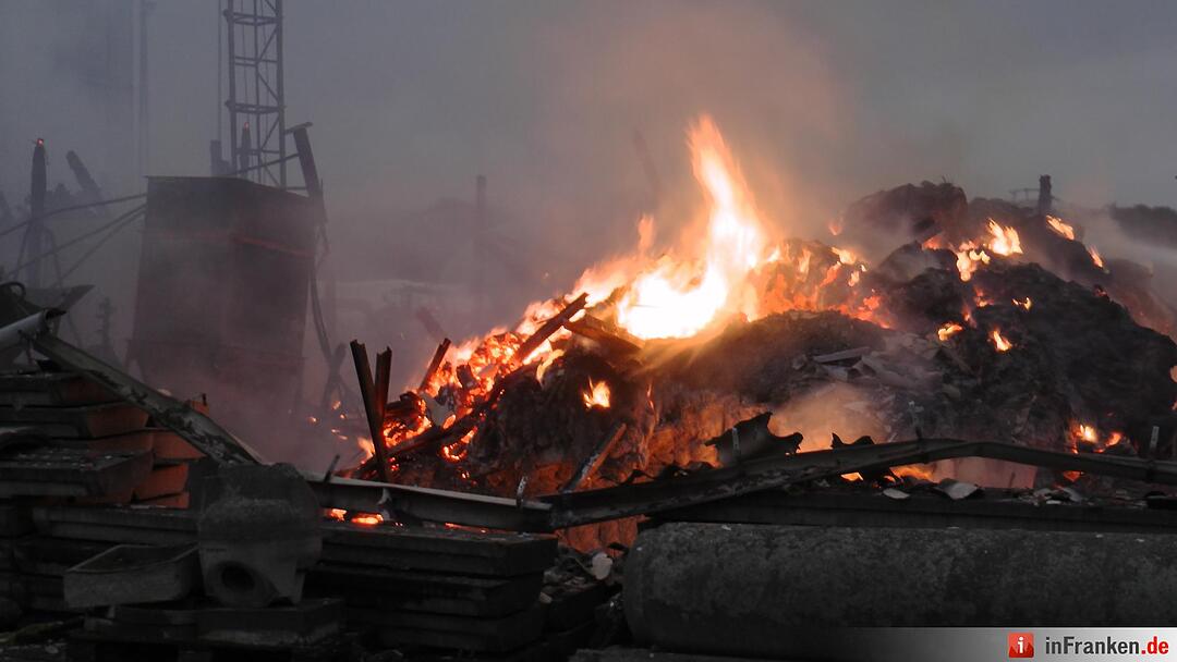 Hoher Sachschaden bei Scheunenbrand in Knetzgau