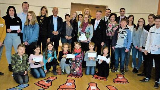 Die Gewinner beim Wettbewerb "Wir bewegen was - wir bewegen uns" Foto: Werner Reißaus