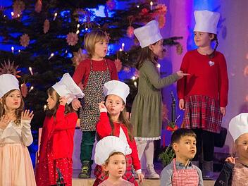 Der Kinderchor vom Kinderhaus entführt in die "Weihnachtsbäckerei". Foto: Michael Selzer/Coburg Marketing