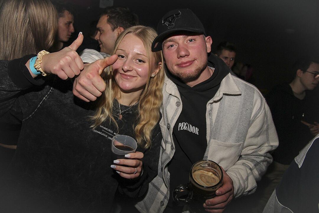 Die Partyband "Power" heizte ordentlich ein.
