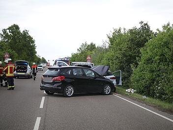 Kreis Ansbach: Unfall mit drei Autos  - Rettungshubschrauber im Einsatz