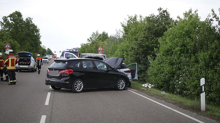 Kreis Ansbach: Unfall mit drei Autos  - Rettungshubschrauber im Einsatz
