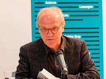 Michael Köhlmeier in Coburg und über Coburg und über Coburg hinweg. Mit der Autorengala gingen die 12. Literaturtage zu Ende.  Foto: Albert Höchstädter