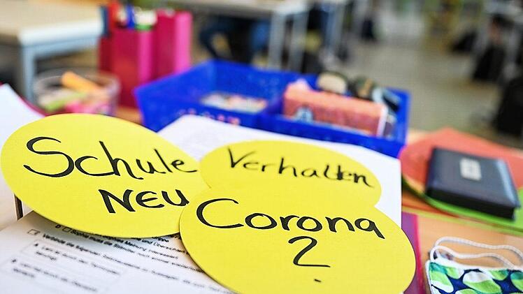 Das neue Schuljahr 2020/21 stellt die Schulen vor große Herausforderungen: Neben den neuen Hygieneplänen müssen auch Krisenpläne erstellt werden. Foto: Felix Kästle/dpa