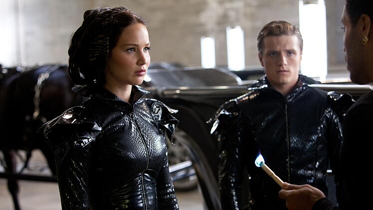 Katniss (Jennifer Lawrence) und Peeta (Josh Hutcherson) werden bald gegen 22 andere Teenager k&auml;mpfen. Und gegeneinander.