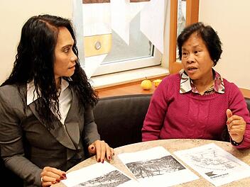 Eufemia Schweer (links) und Leonora Paulus im Gespräch. Foto: Johanna Blum