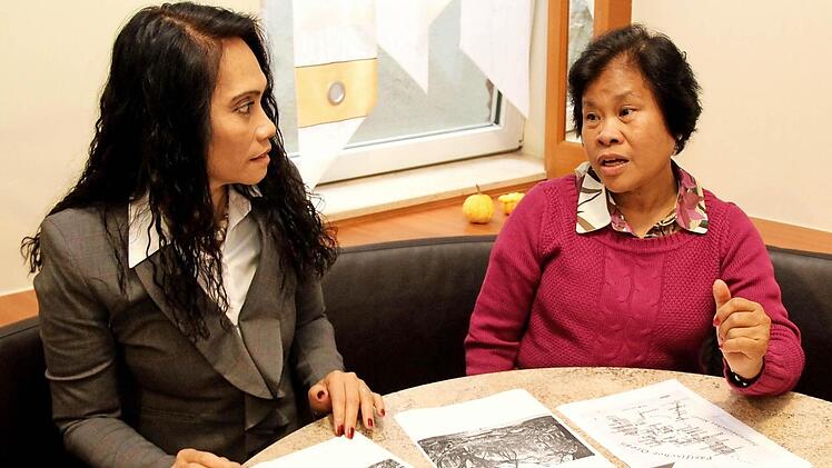 Eufemia Schweer (links) und Leonora Paulus im Gespräch. Foto: Johanna Blum