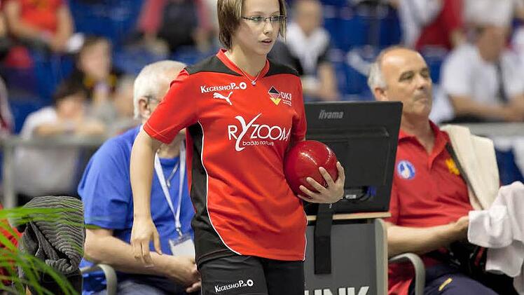 Janine Wehner zeigte sich bei der Weltmeisterschaft in Brünn voll voll konzentriert. 565 Kegel steuerte die junge Frau aus Ziegelanger zum Triumph der deutschen Nationalmannschaft bei den 17. Titelkämpfen bei. Der "Titel-Hattrick" war perfekt.