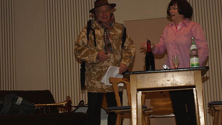 Was so alles bei der diesjährigen Wallfahrt nach Retzbach passierte, schilderten Otmar und Monika Lutz in einem lustigen Sketch. Foto: Stefan Geiger