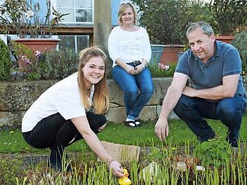 In Unnersdorf wurde Laura Bauer von ihren Eltern wieder in Empfang genommen. Foto: Andreas Schmitt