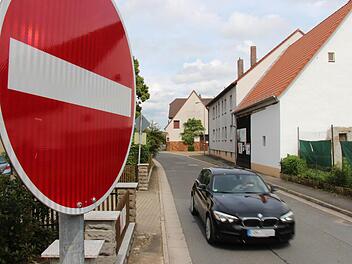 Die Brückenstraße in Gremsdorf ist während der Brückenbauarbeiten in Höchstadt nicht die offizielle Umleitung. Foto: Christian Bauriedel
