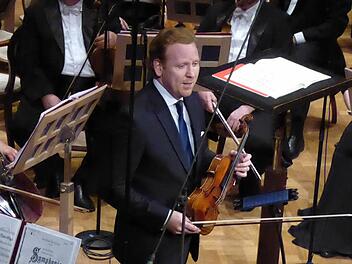 Der Engländer Daniel Hope spielte zwei Violinkonzerte - und das war auch gut so. Foto: Ahnert