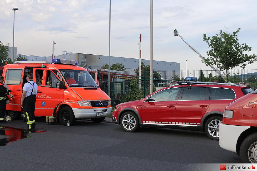 Feuer in Industriebetrieb in Alzenau – Schaulustige behindern Feuerwehr