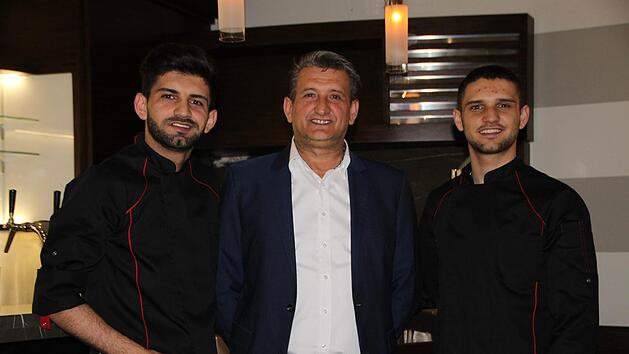 Ein Familienbetrieb: Ruhit Mahmudi und seine Söhne Alban (links) und Veselj aus Kroatien  Foto: Ulrike Müller