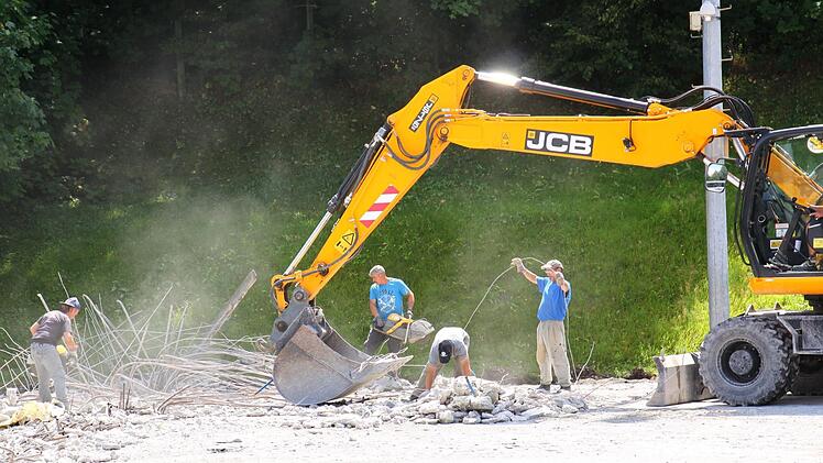 Die Eisbahn wird saniert. Foto: Jürgen Gärtner