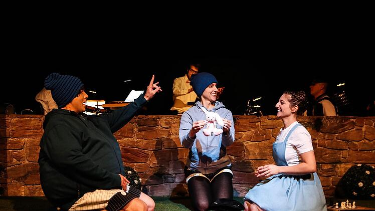 Szene aus dem Songzyklus "Wunderland" von Anno Schreier in der coburger ReithalleFoto: Henning Rosenbusch