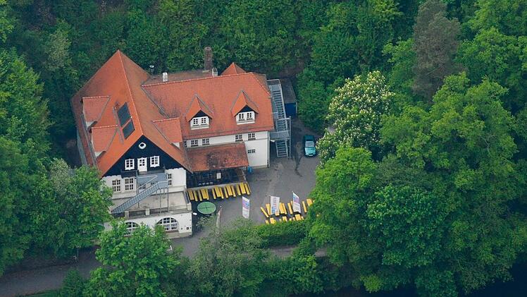 Idyllisch im grünen Hain liegt die ehemalige Jugendherberge Wolfsschlucht. Luftbild: Ronald Rinklef