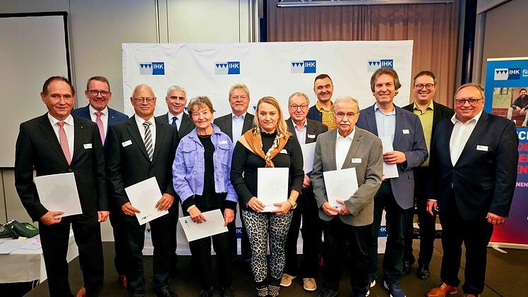 IHK für Oberfranken verabschiedet 90 langjährige Prüfer - "haben Großes geleistet"