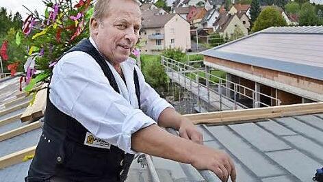 Zimmermeister Joch Piendl hielt den Richtspruch. Foto: Gabi Bertram