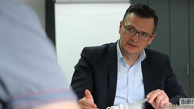 Ralf Vogt pr&auml;sentierte sich geerdet, aber auch zuversichtlich, als er das Zukunftskonzept f&uuml;r Loewe vorstellte. Foto: Teresa Hirschberg