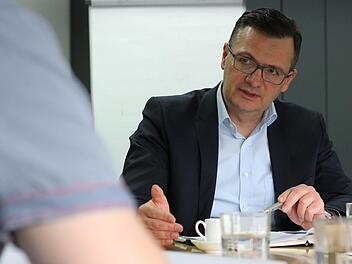 Ralf Vogt präsentierte sich geerdet, aber auch zuversichtlich, als er das Zukunftskonzept für Loewe vorstellte. Foto: Teresa Hirschberg