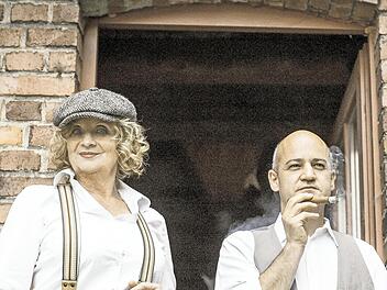 Barbra Barelle und Aureliano Zattoni präsentieren am Samstag auf der Romantikbühne am Schlossturm Bad Berneck ein Konzert mit bekannten und beliebten Liedern aus den "Goldenen Zwanziger Jahren".