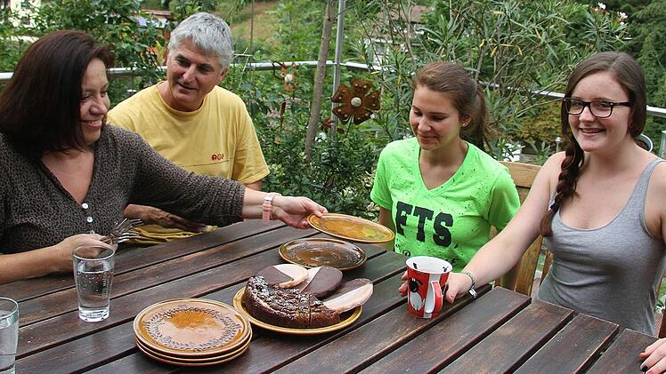 Susi und Sigurd Weith mit der Amerikanerin Hannah aus Wisconsin und mit Tochter Lisa. Nicht im Bild Sohn Max.