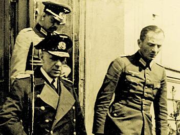 Wilhelm Canaris (links) und Georg Hansen (rechts): offiziell Führungspositionen in der militärischen Abwehr, inoffiziell Widerstandskämpfer um Stauffenberg.  Foto: privat